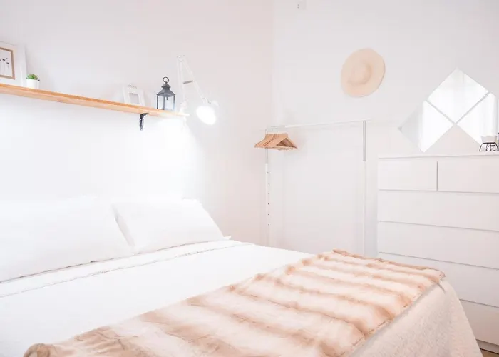 Minimalist Chic a Villanova 3Bdr - 2Bth - WiFi